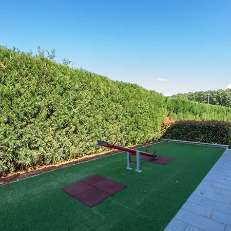 Spacious Nikka With Beautiful Garden And Pool * Ladici