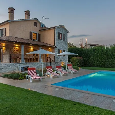Spacious Nikka With Beautiful Garden And Pool * Ladici
