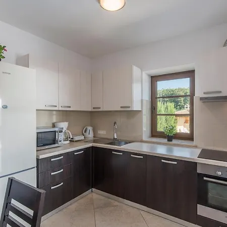 Spacious Nikka With Beautiful Garden And Pool Βίλα