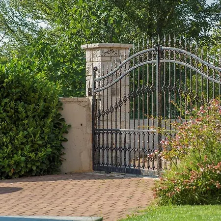 Βίλα Spacious Nikka With Beautiful Garden And Pool *