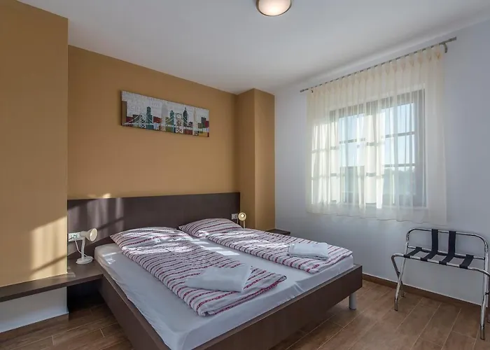 Spacious Nikka With Beautiful Garden And Pool *