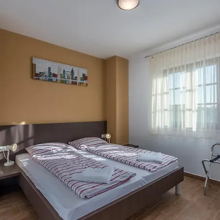 Spacious Nikka With Beautiful Garden And Pool *