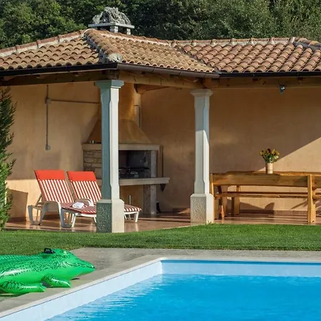 Spacious Nikka With Beautiful Garden And Pool *