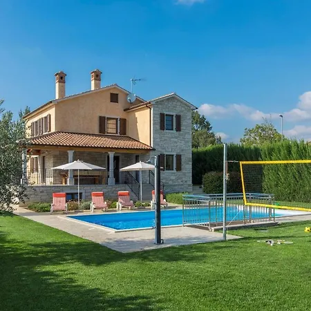 Villa Spacious Nikka With Beautiful Garden And Pool *