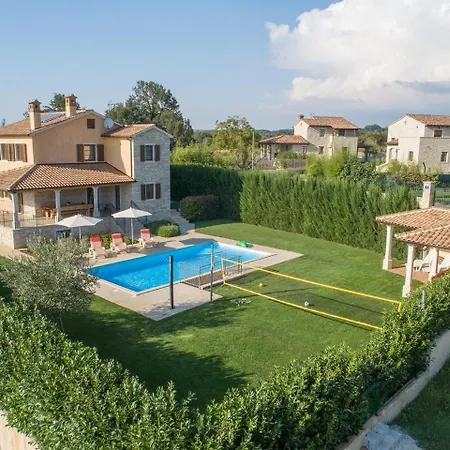 Villa Spacious Nikka With Beautiful Garden And Pool Ladici