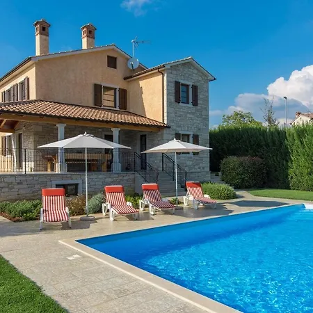 Villa Spacious Nikka With Beautiful Garden And Pool Ladici
