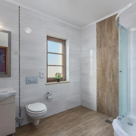 Spacious Nikka With Beautiful Garden And Pool