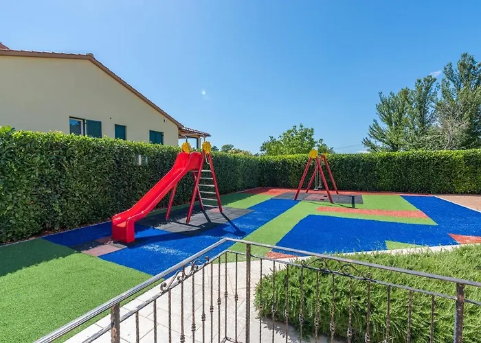 Spacious Nikka With Beautiful Garden And Pool * Ladici