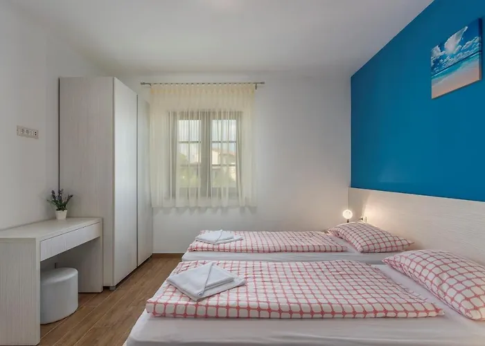 Spacious Nikka With Beautiful Garden And Pool Ladici