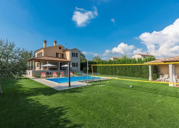 Villa Spacious Nikka With Beautiful Garden And Pool *