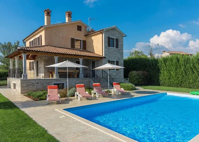 Villa Spacious Nikka With Beautiful Garden And Pool Ladici