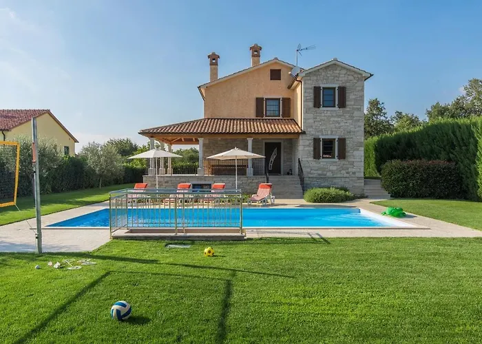 Spacious Nikka With Beautiful Garden And Pool Villa *