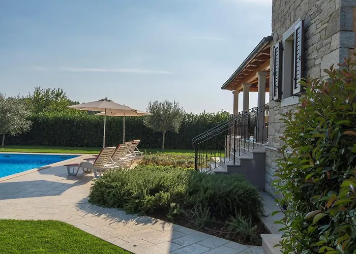 Spacious Nikka With Beautiful Garden And Pool Villa *
