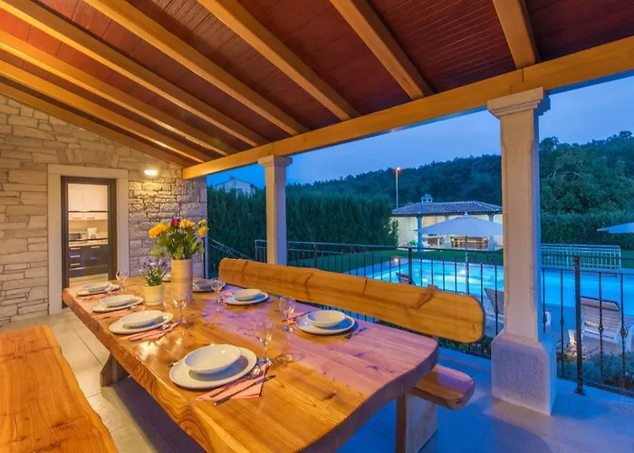 Villa Spacious Nikka With Beautiful Garden And Pool